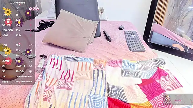 Chat +18 de LauraSaenz01 ao vivo