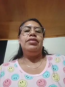 Emilif_ লাইভ XXX চ্যাট
