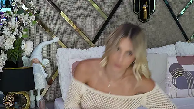 Chat XXX en directo de Mishelle-Brizo