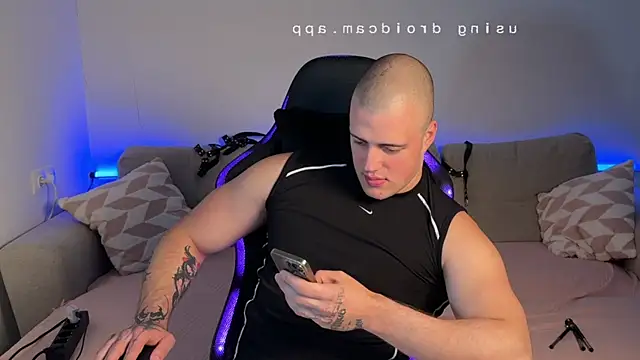 Bigbaald élő XXX-chatje