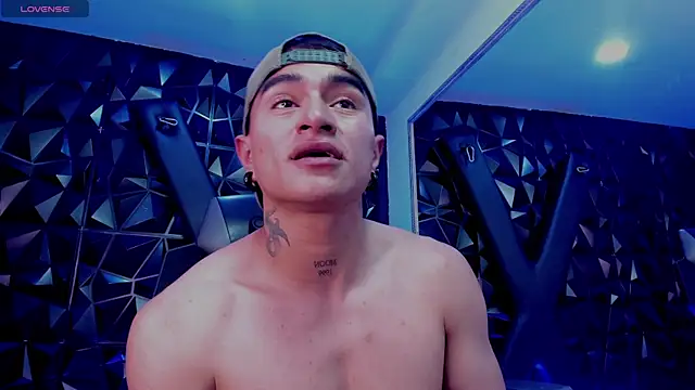 LiamDeeps' Live XXX Chat