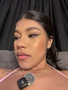 SHIFGUDn Live XXX chat