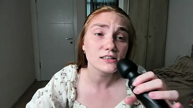 צ'אט XXX בשידור חי של ReddHotPipper