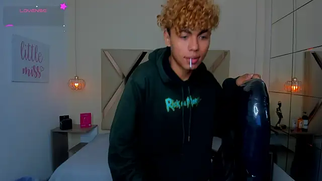 Živý XXX chat Anyelo_Twink
