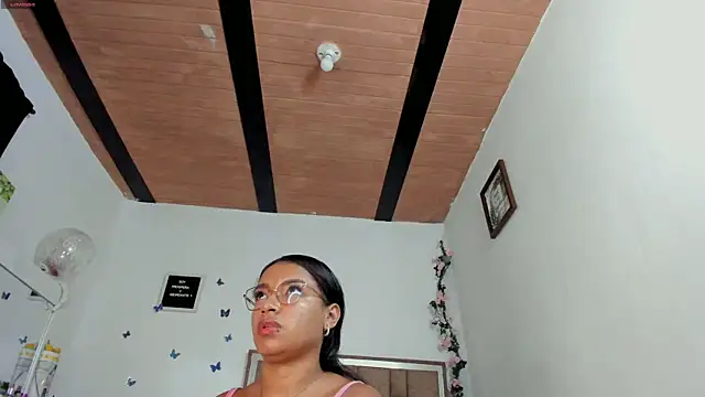 kendall-ewers' Live XXX Chat
