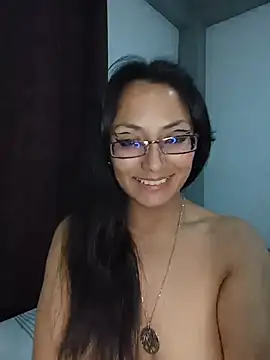 LucyCherry69's Live XXX Chat