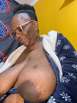 BoobsQueeen's Live XXX Chat