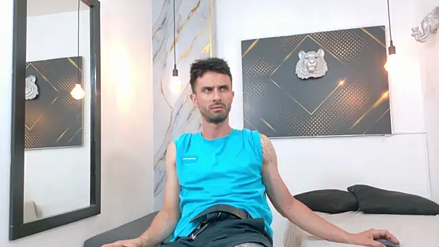 XXX chat uživo modela KingOfTemptation