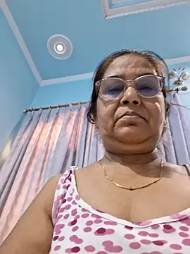 Priya-696's Live XXX Chat