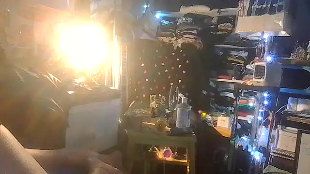 ShysluutGia's Webcam Show