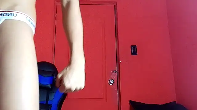 XXX chat uživo modela kai_storm77