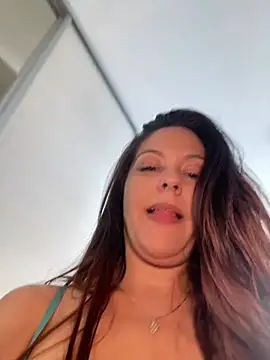 bellafreakyfun's Live XXX Chat