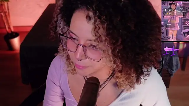 Chat +18 de emmanakamura ao vivo