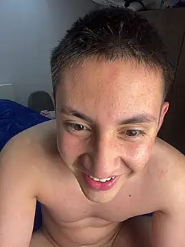 andreslavado Adlı Modelin Canlı XXX Sohbeti