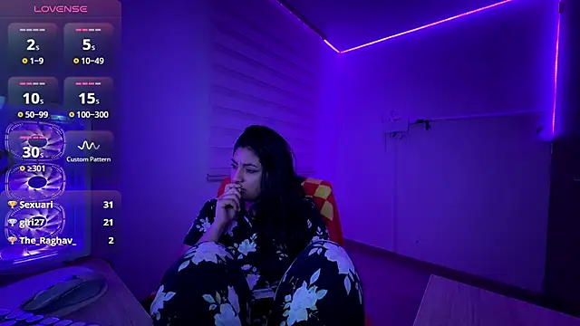 cloe_small live XXX chat