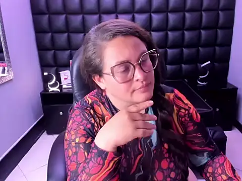 SaraThonson_'s Live XXX Chat