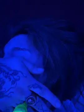 UrHellBri-L's Webcam Show
