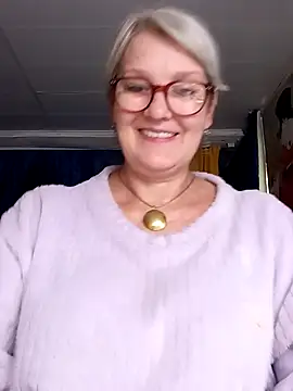 Chat +18 de irinamaux ao vivo