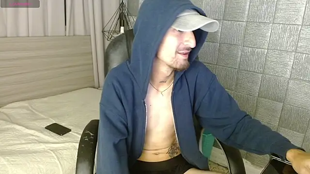 MykeCastle's Live XXX Chat
