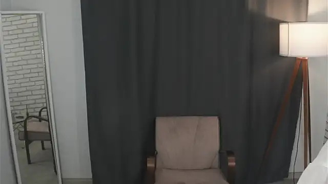 MikkiMazzillo's Live XXX Chat