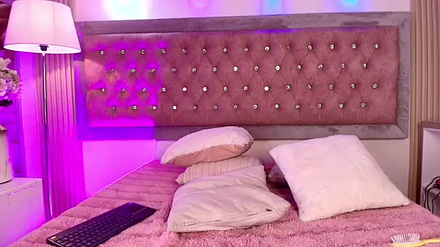 MylaDreams live XXX chat