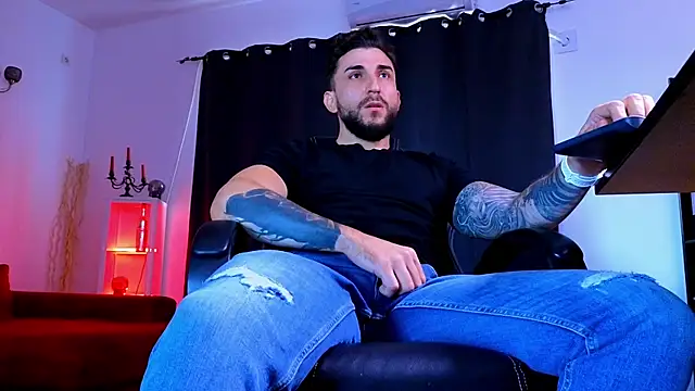 MightyAaron66 Live XXX-Chat