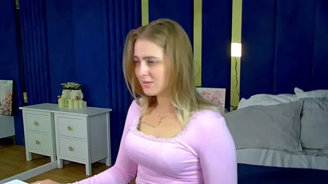EllaBells live XXX chat