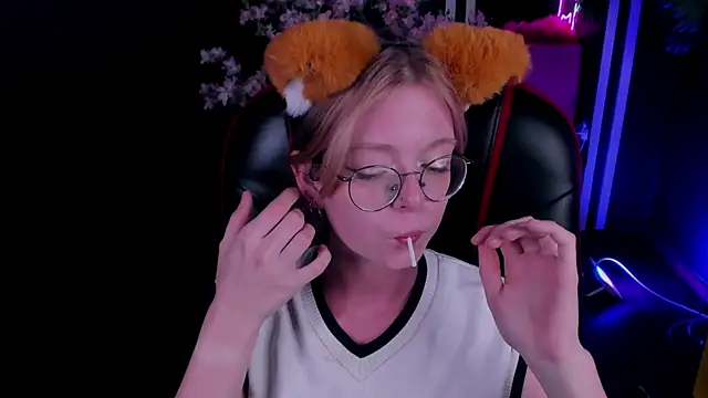 FoxxyyPolly live XXX chat