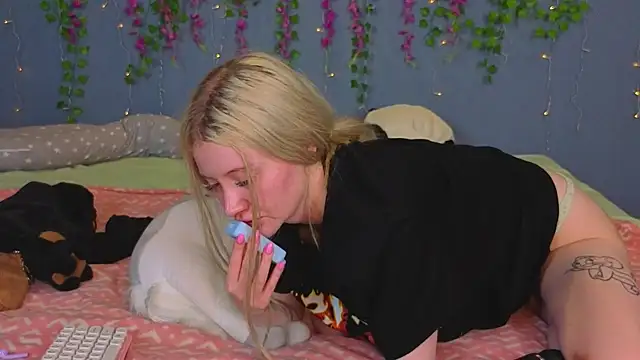 Lillie_Berry Adlı Modelin Canlı XXX Sohbeti