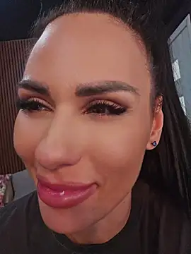 KatiaDivine 即時 XXX 聊天