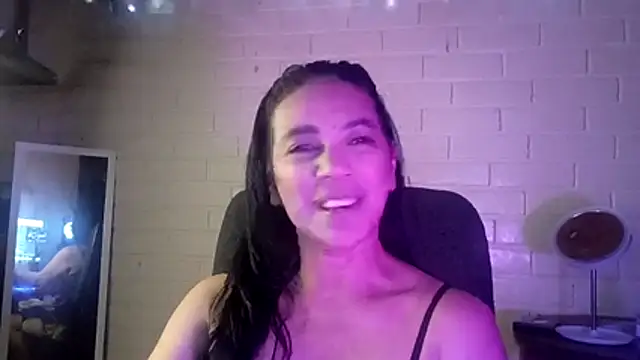 MiiaVelasquez – Naživo XXX chat