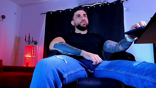 MightyAaron66 লাইভ XXX চ্যাট