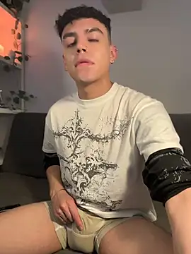 aronnhidden live XXX chat