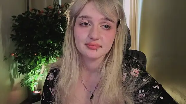 ELLIEJAY élő XXX-chatje
