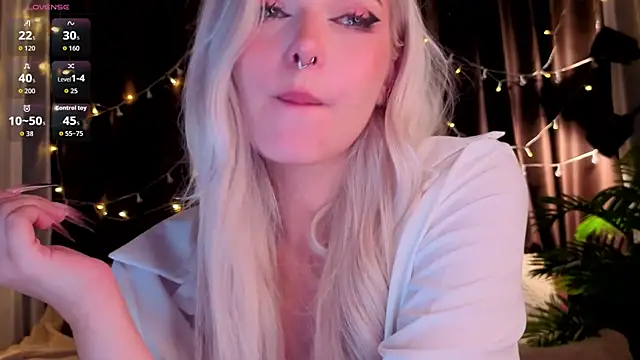 ShyniAlice's Live XXX Chat
