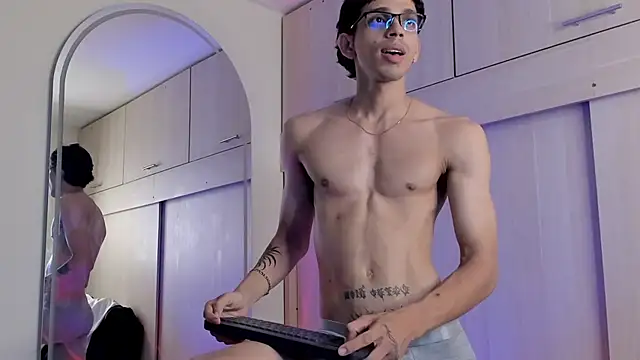 הופעת וובקאם של Mheysam_Youngerx