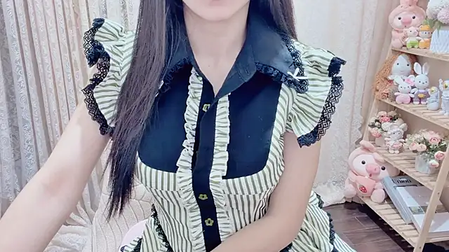 Rellababyy Adlı Modelin Canlı XXX Sohbeti