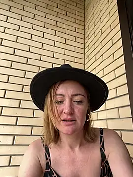 GoldenGoddess-n Live XXX chat