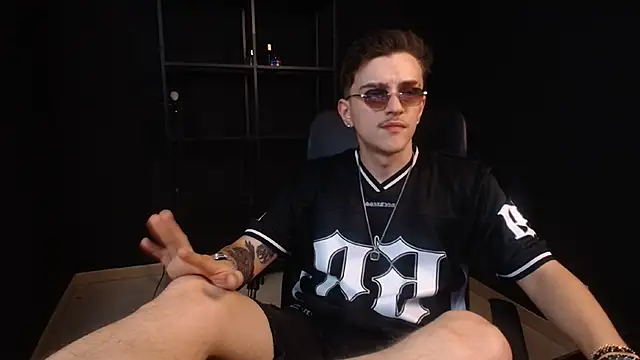 FelixStarkk Chat XXX in diretta