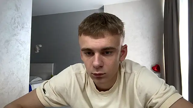 Show modela SoloFury na web-kameri