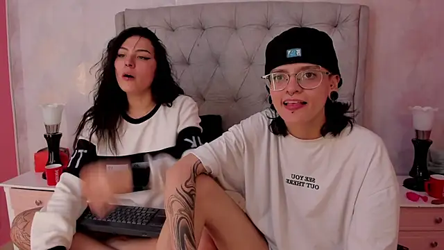 CaliferAndAurora's Live XXX Chat