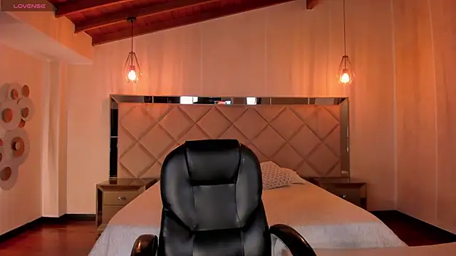 XXX chat uživo modela KayraLanne