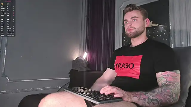 XXX chat uživo modela WayneWilson
