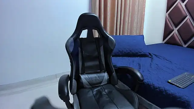 Ithan_Hott Chat XXX live