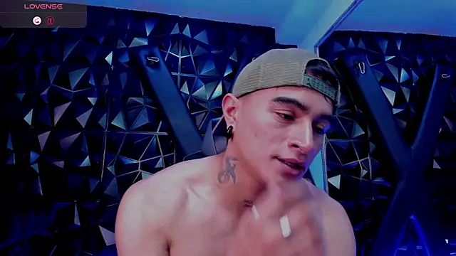 LiamDeeps' Live XXX Chat
