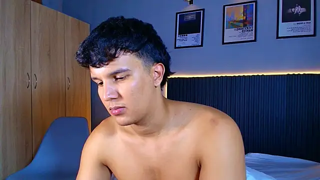 XXX chat uživo modela Leo_Savage_