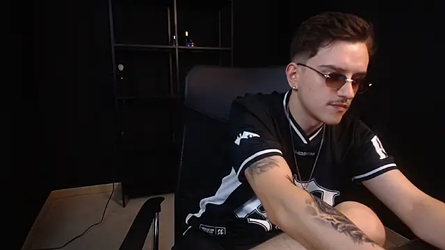 FelixStarkk Adlı Modelin Canlı XXX Sohbeti