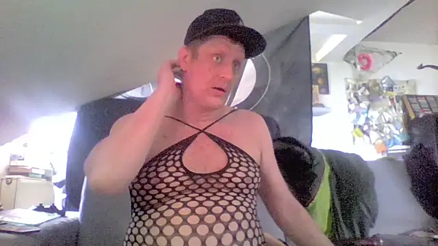 Bigthroaterboyn Live XXX chat