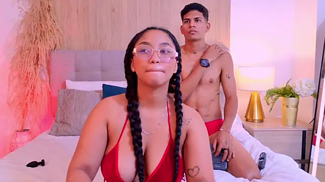 צ'אט XXX בשידור חי של RoseAndDominic