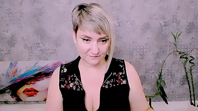 Djullia élő XXX-chatje